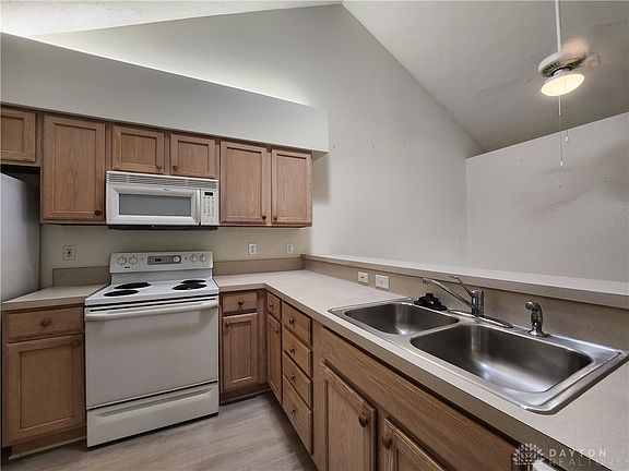 3rd image of 180 Edinburgh Village Dr