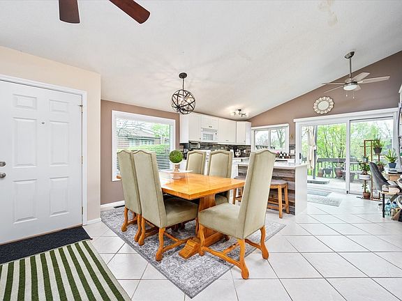 4th image of 12 Tanglewood Ct