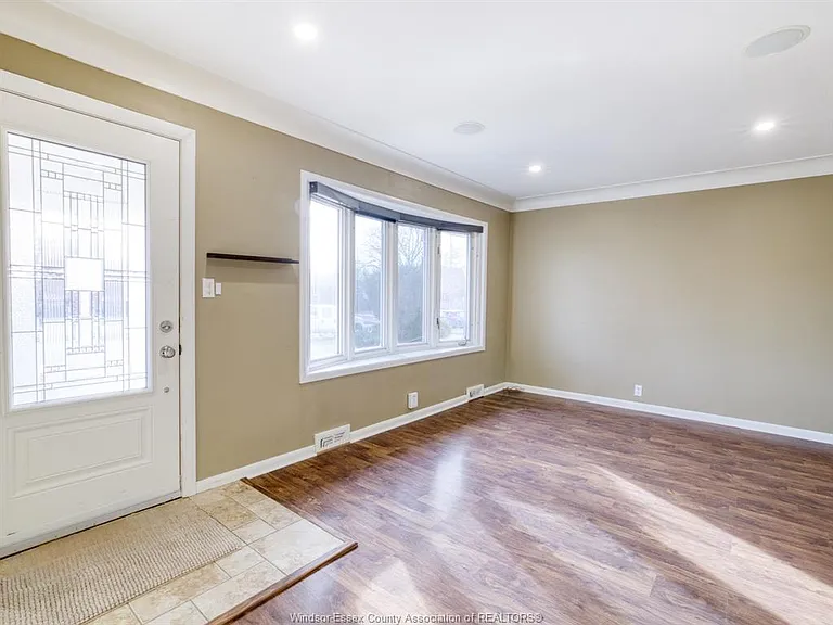 3858 Hillcrest Blvd — Photo 3