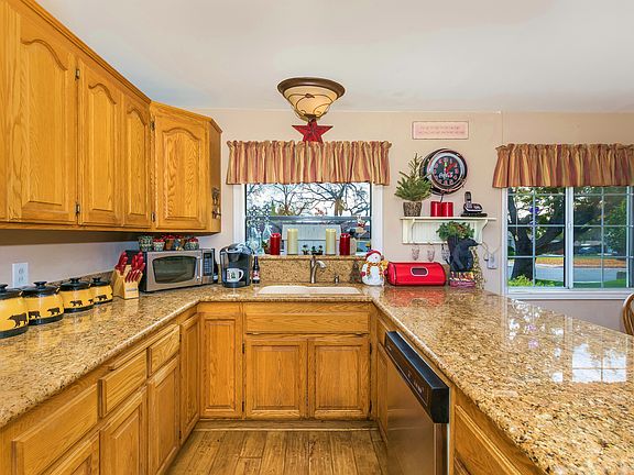 Kitchen w/ Granite Counters