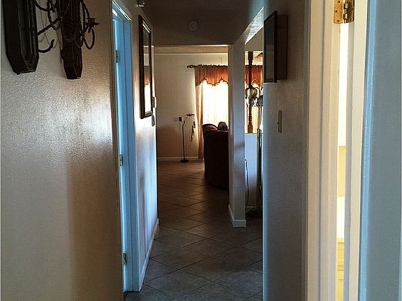 4th image of 868 E La Verne Ave
