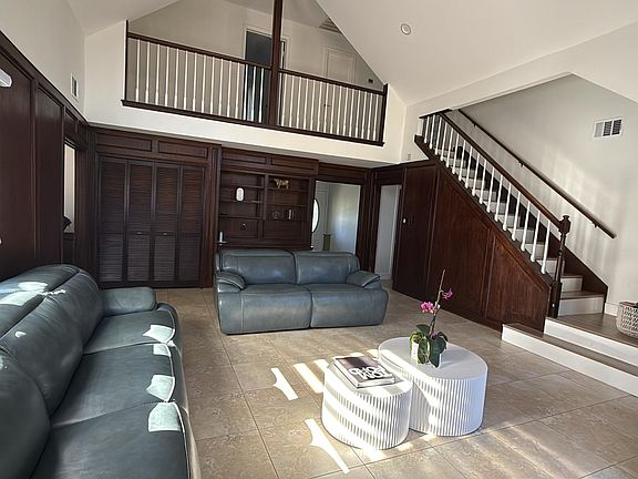 Livingroom with Vault Double Ceiling height