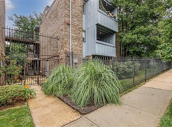 2nd image of 104 E 41st St