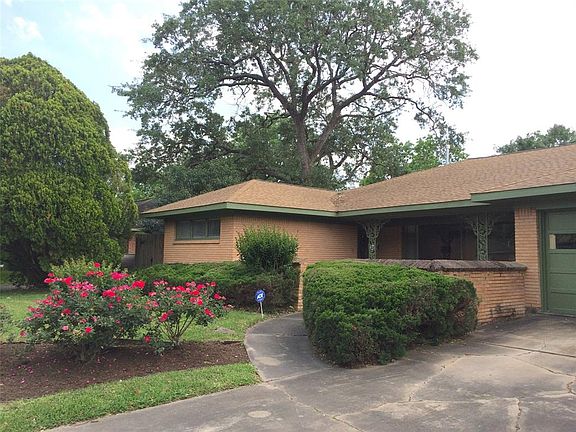 Blooming rose bushes! Roof replaced in 2013.