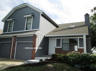 10702 W 115th St, Overland Park, KS 66210