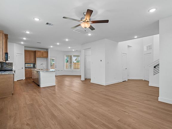 5th image of 2739 Brandon Bluff Bnd