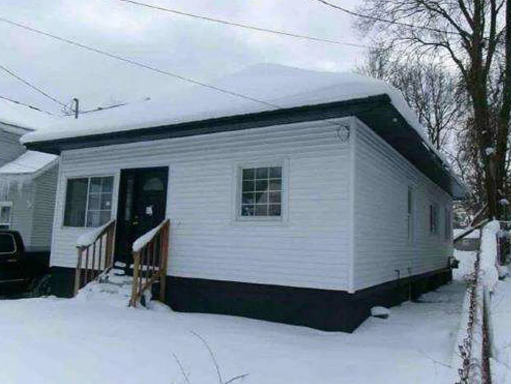 1106 Dickinson St SE photo 1