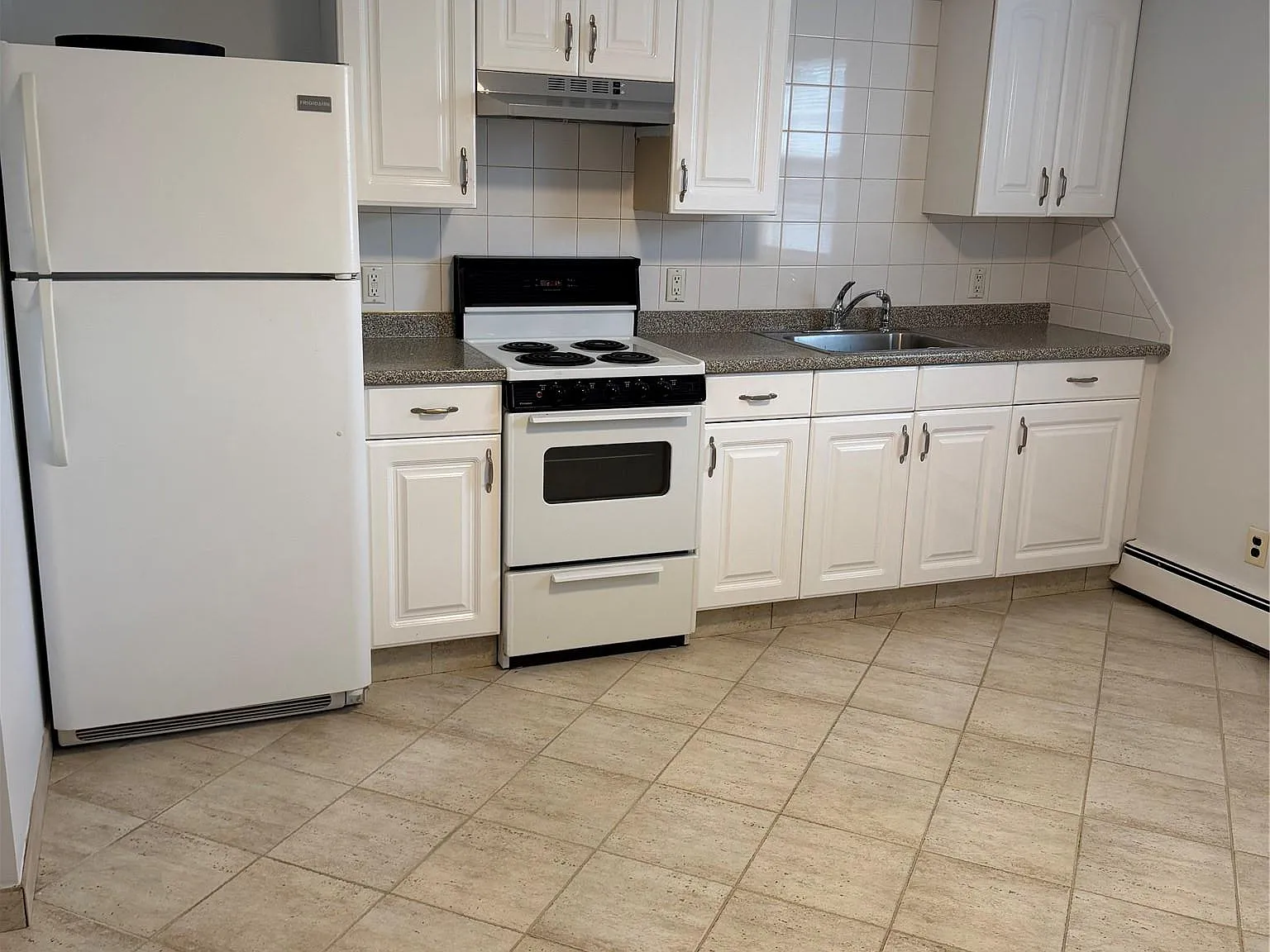1 bed, 1.0 bath, 560 sqft, $2,100 — Photo 4