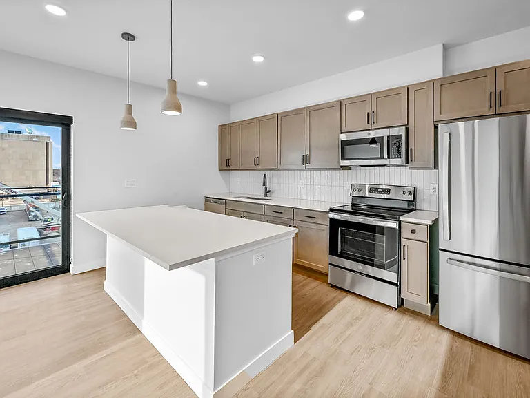 Urbane115 Apartments — Photo 18