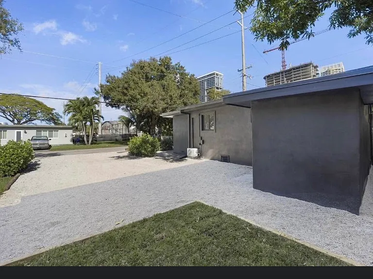 SW 4th Ave — Photo 4