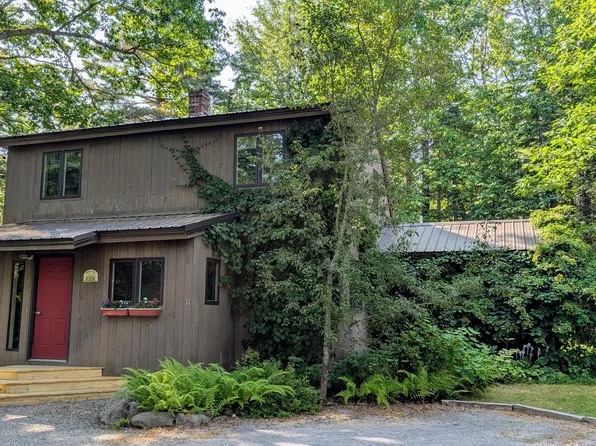 11 Willow Drive, Orono, ME 04473