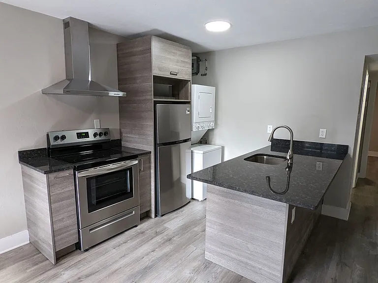 325 Hayden Rd — Photo 17