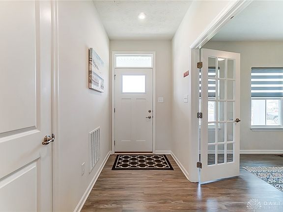 4th image of 183 Chapel Dr E