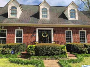 1610 Saint James Ct SE, Decatur, AL 35601