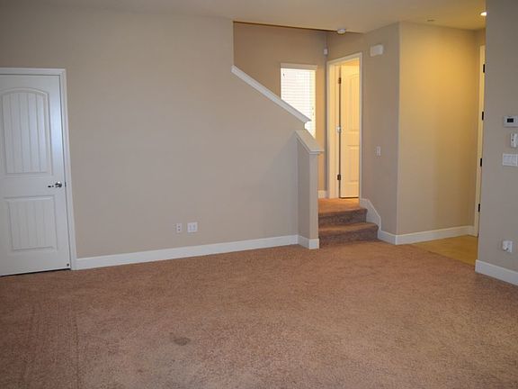 2nd image of 900 Lyon Pl