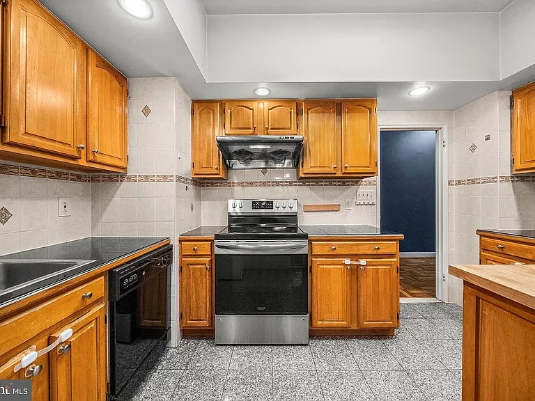 3601 Greenway #101 — Photo 8