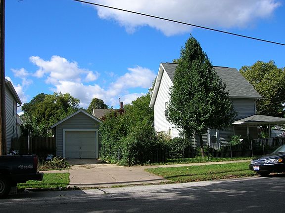 HOUSE- W/GARAGE