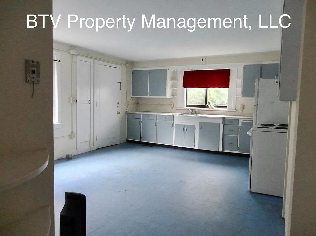 3 bed, 1020 sqft, $3,000 — Photo 1