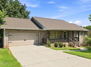 1109 Willow Creek Cir, Maryville, TN 37804