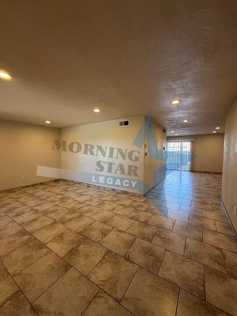 Building Photo - 1345 Branson Ave #1E