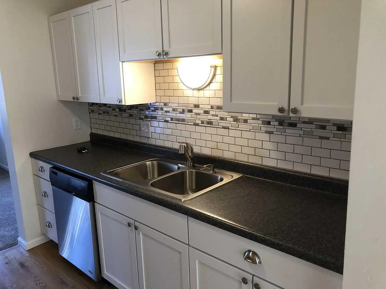 2 bed, 1.5 bath, 1360 sqft, $1,945 — Photo 2