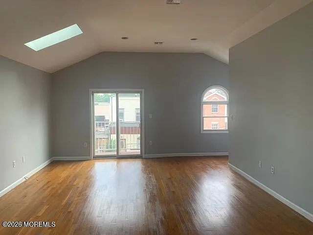 3 bed, 2720 sqft, $3,295 — Photo 3