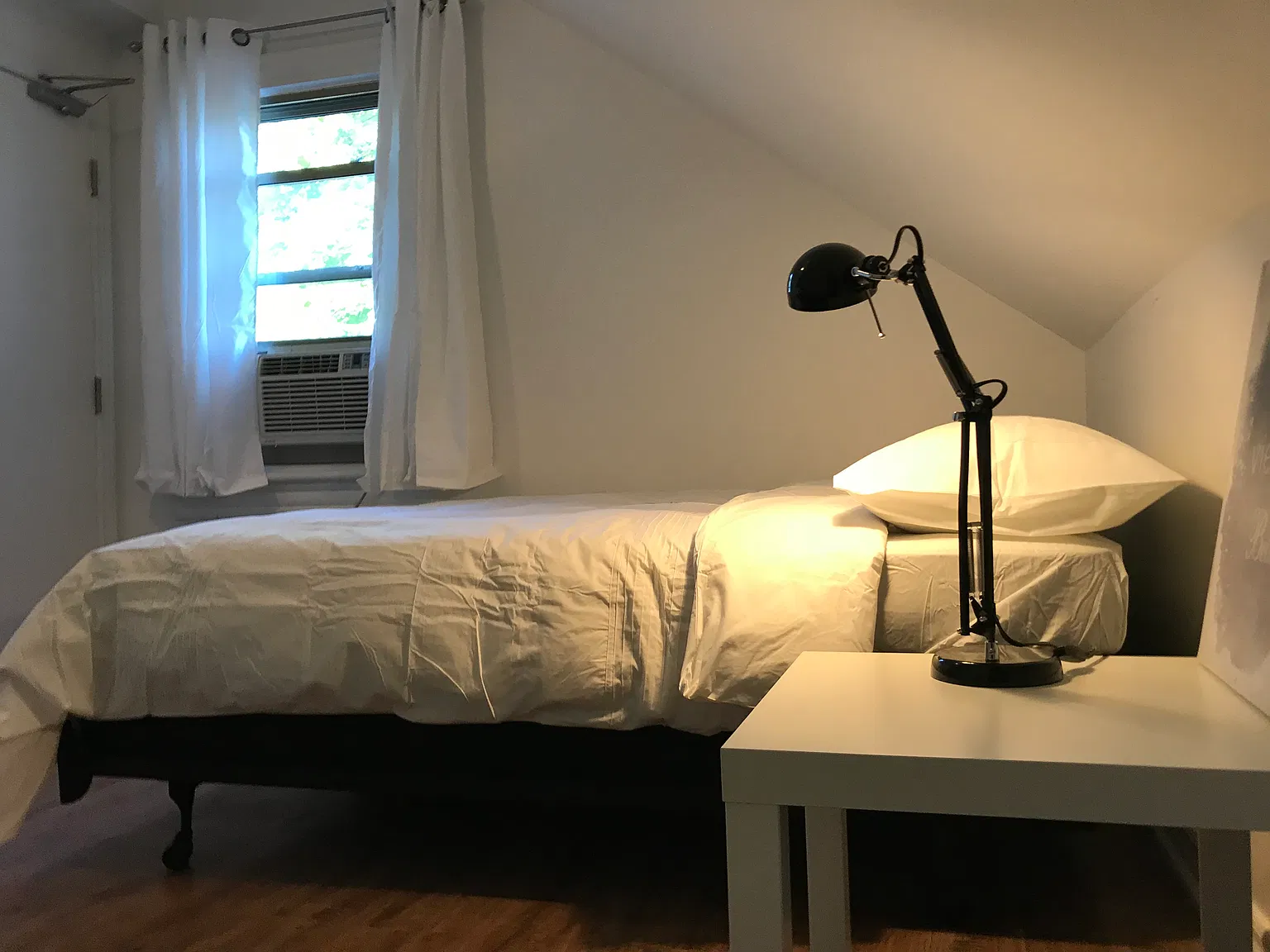 Studio, 200 sqft, $1,350 — Photo 4