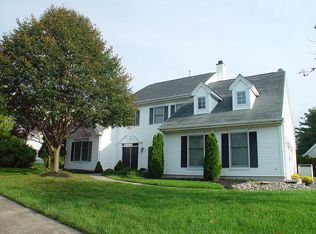 105 Providence Blvd, Kendall Park, NJ 08824