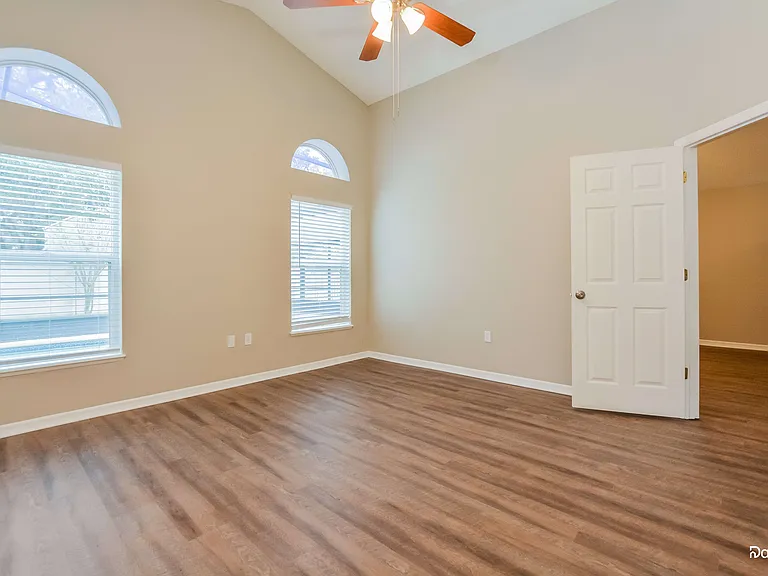 826 Brightview Dr — Photo 7