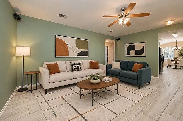 3 bed, 2.0 bath, 1271 sqft, $2,050 — Photo 2
