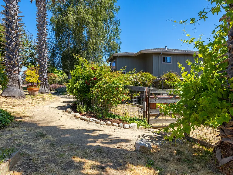 Manfre Rd — Photo 1
