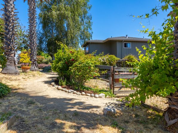 222 Manfre Rd, Watsonville, CA 95076