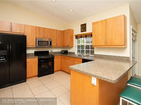 3rd image of 4990 NW 73rd Ave