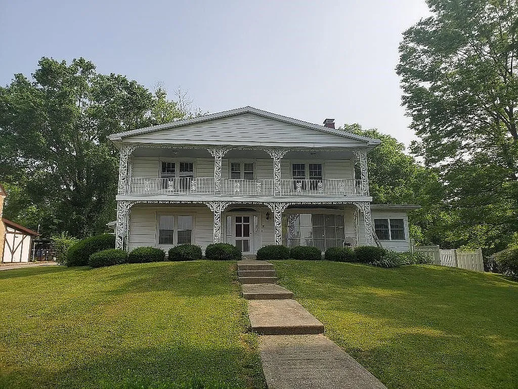 1286 SE Main St photo 1