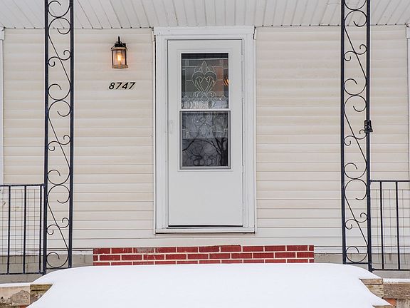 3rd image of 8747 McLean Ln