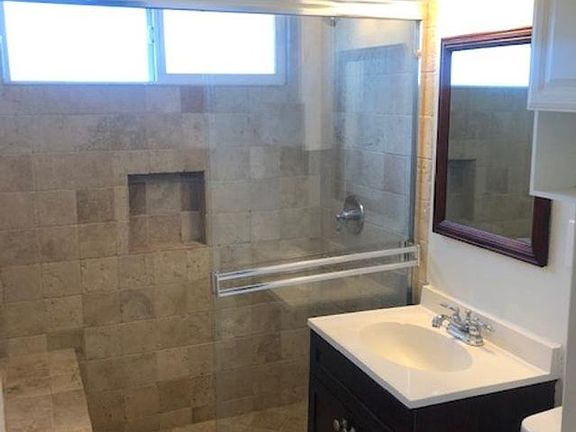 5th image of 14022 Burbank Blvd #14028