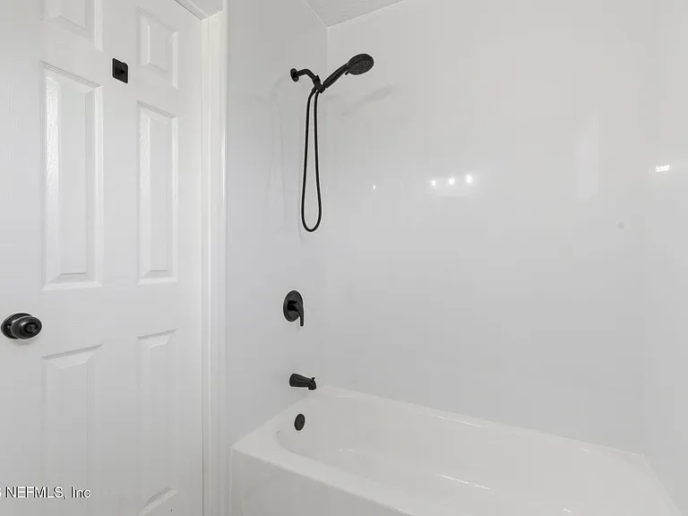 1712 Dibble Cir W — Photo 14
