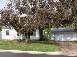 308 5th St SW, Pine Island, MN 55963