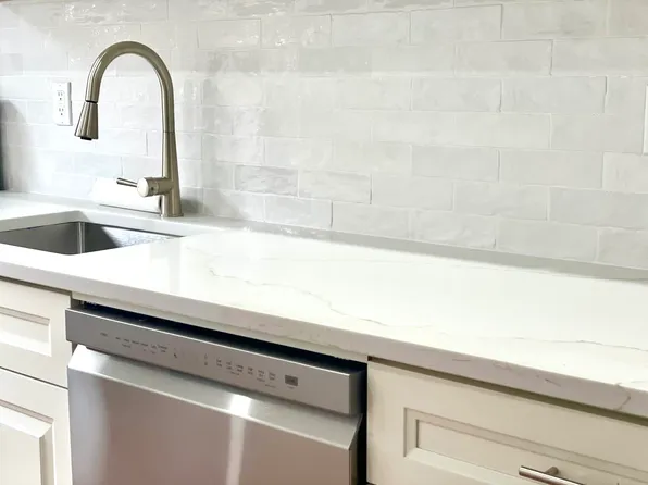 (undisclosed Address), Whitestone, NY 11357