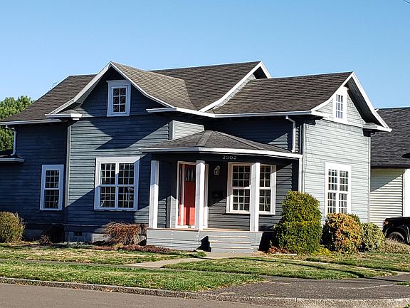 Spotless, move in ready, family neighborhood, small yard, landscaped