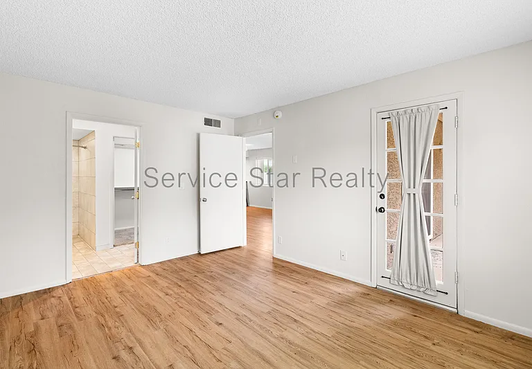 4050 E Cactus Rd #101 — Photo 14
