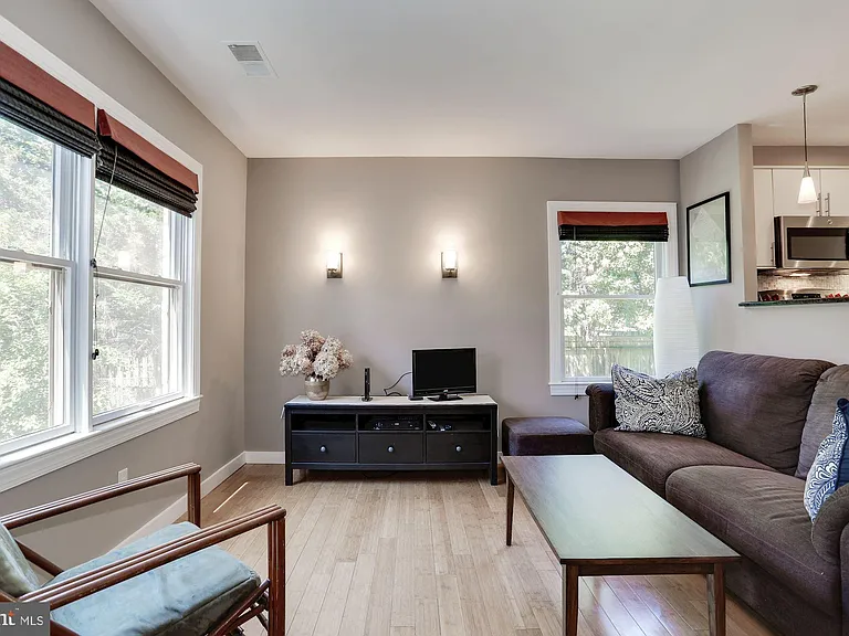 144 N Bedford St #B — Photo 8