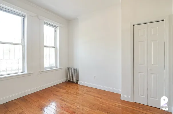 Rented by REZI | media 9