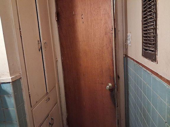 2nd image of 1204 N Fannin Ave