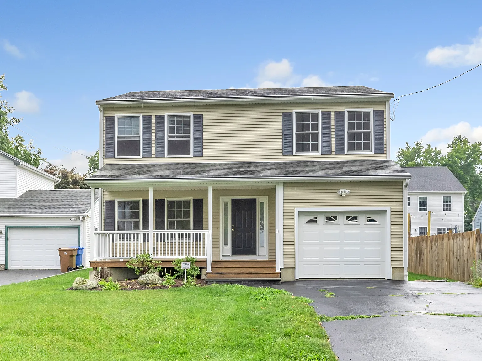 3 bed, 2.5 bath, 1858 sqft, $4,000 — Photo 1