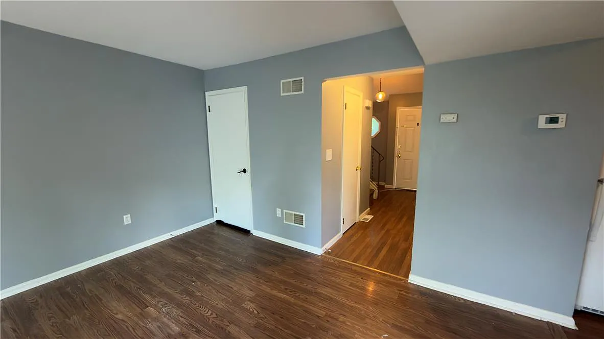 3 bed, 1.5 bath, 1306 sqft, $1,999 — Photo 4