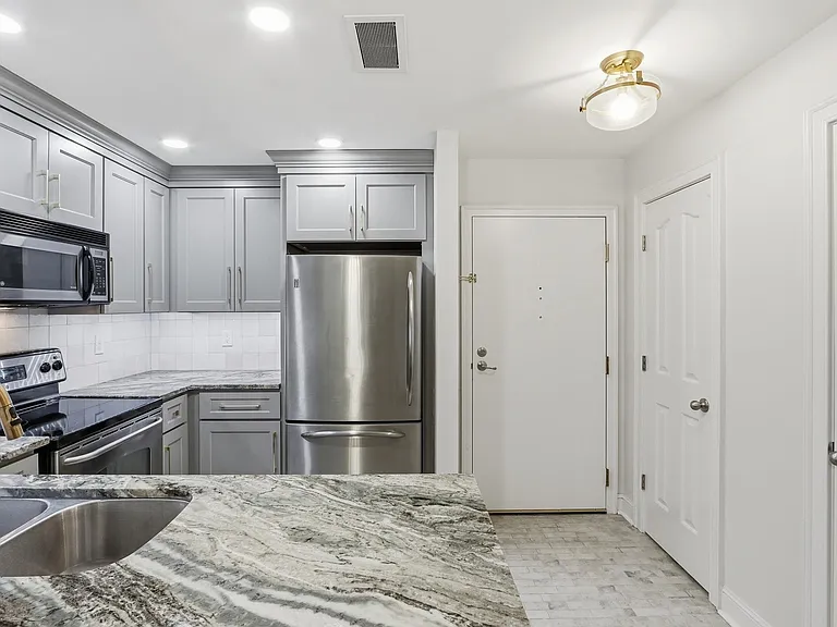 5400 Park Ave #205 — Photo 3