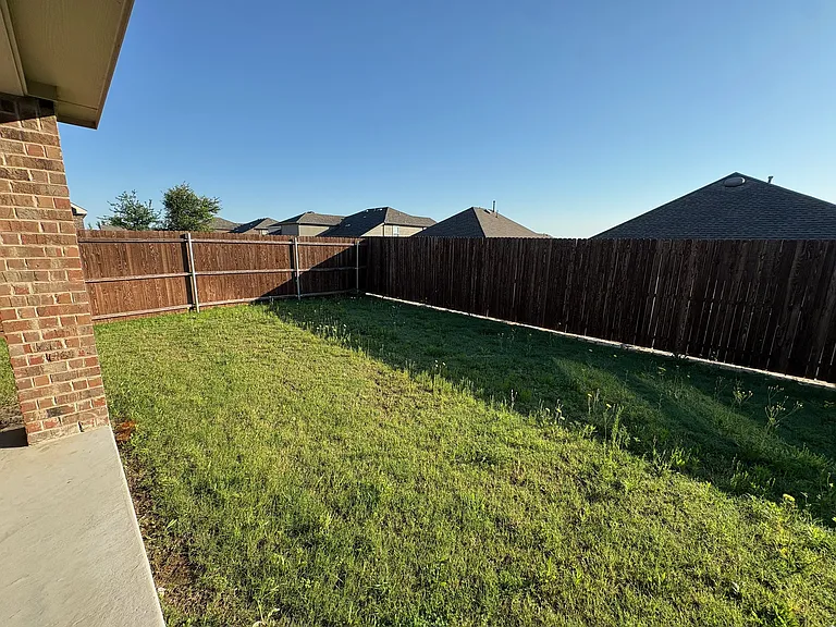 610 Union Dr — Photo 37