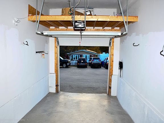 3rd image of 6371 Forest Ave