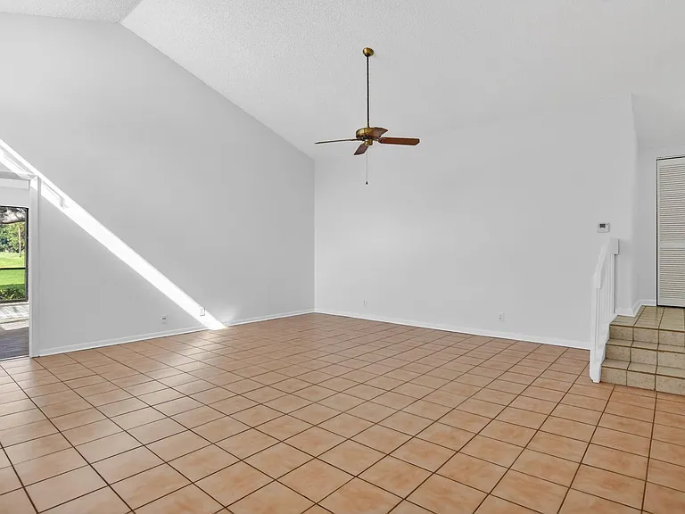 661 Hollows Cir — Photo 28